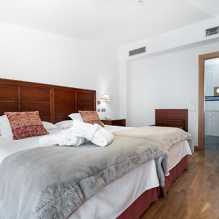 Hotel Villa Virginia Sabiñánigo Kültér fotó