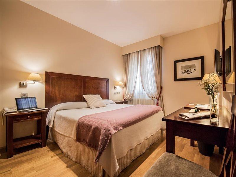 Hotel Villa Virginia Sabiñánigo Kültér fotó