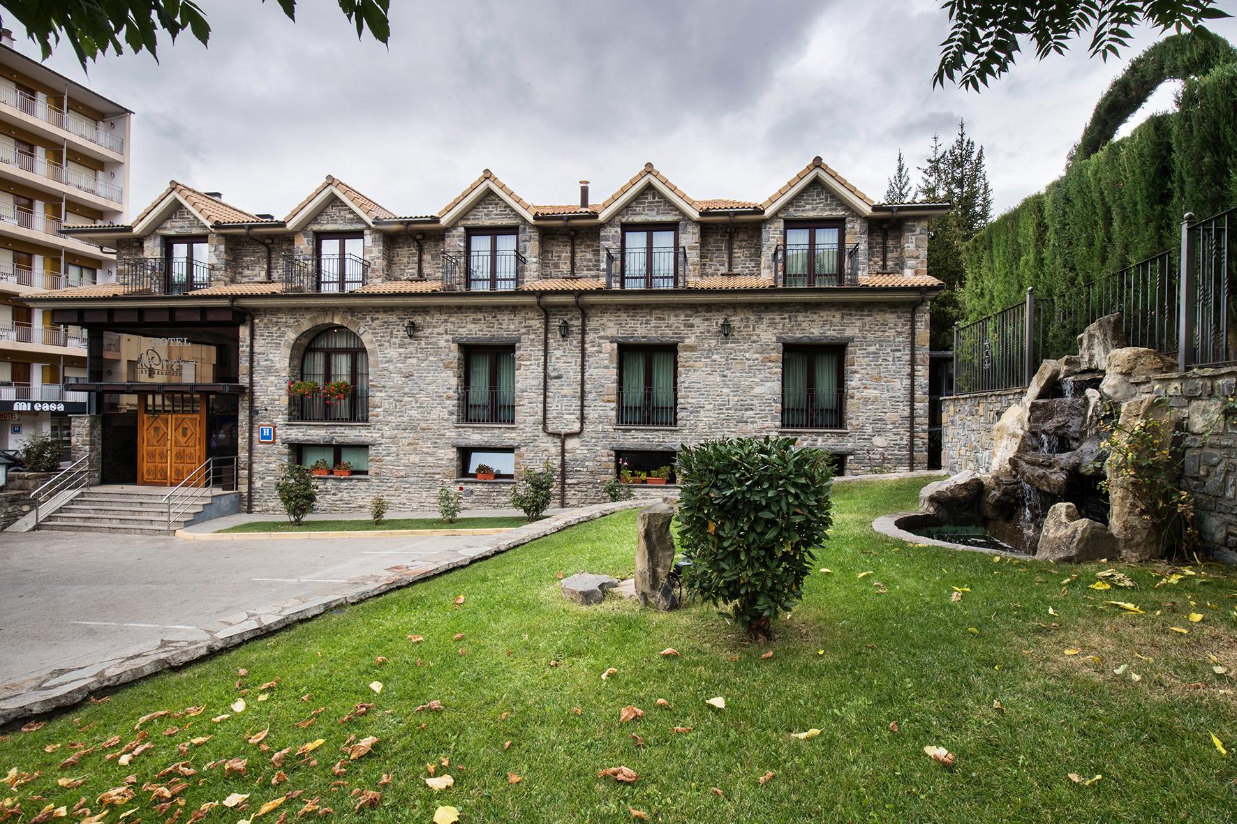 Hotel Villa Virginia Sabiñánigo Kültér fotó