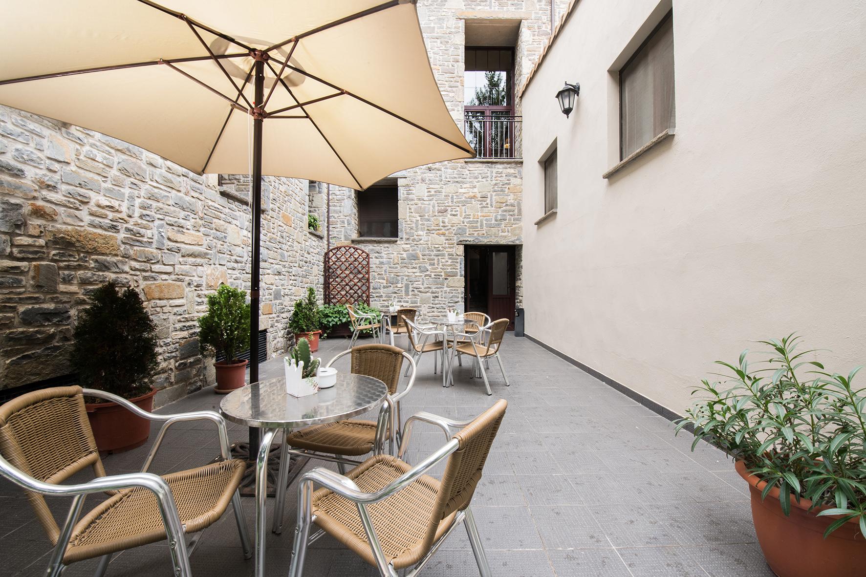 Hotel Villa Virginia Sabiñánigo Kültér fotó