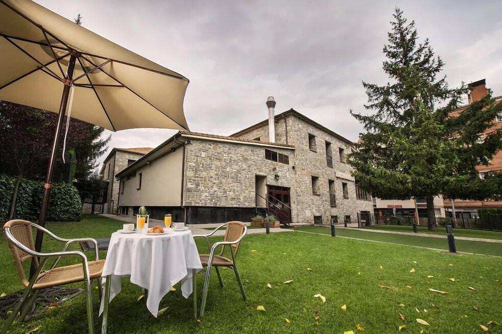 Hotel Villa Virginia Sabiñánigo Kültér fotó