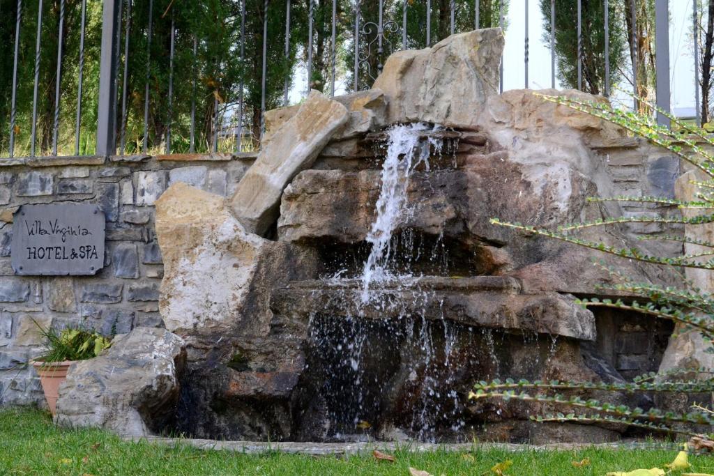 Hotel Villa Virginia Sabiñánigo Kültér fotó