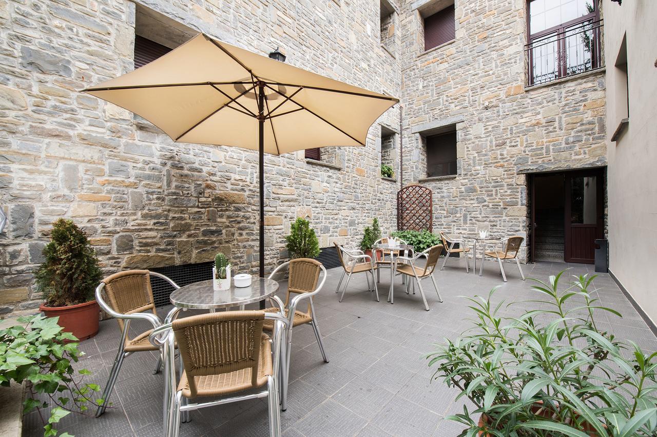 Hotel Villa Virginia Sabiñánigo Kültér fotó